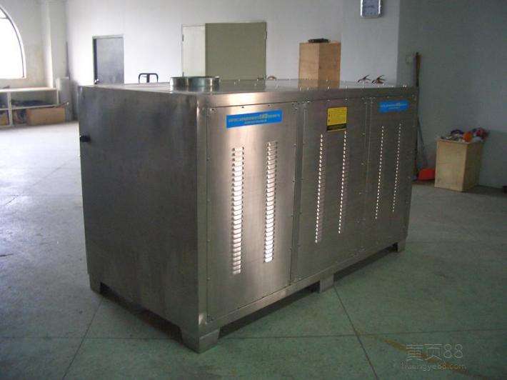 光解除臭模塊可根據(jù)風(fēng)量及氣體濃度的大小，靈活配置光解氧化模塊的個數(shù)，采用抽屜式插拔安裝形式，配件統(tǒng)一，安裝及維護方便。備件可在線維護和更換，方便靈活。