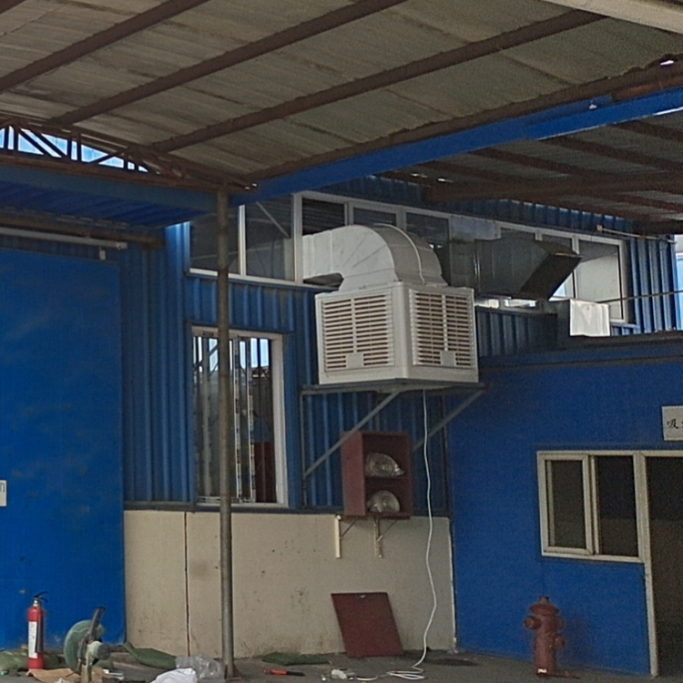 食品廠高溫生產(chǎn)車間如何通風(fēng)降溫?這種降溫設(shè)備一定要香腸廠車間降溫除熱換氣裝置安裝食品廠高溫環(huán)境比較好的降溫措施.jpg 食品廠高溫生產(chǎn)車間如何通風(fēng)降溫?這種降溫設(shè)備一定要香腸廠車間降溫除熱換氣裝置安裝食品廠高溫環(huán)境比較好的降溫措施.jpg
